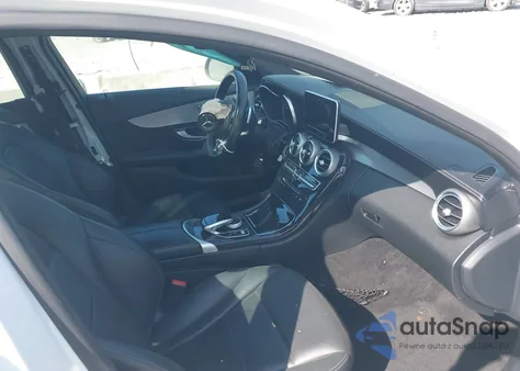 2015 Mercedes-Benz C 300 Sport 4Matic z USA, uszkodzony, nr VIN 55SWF4KB5FU028920